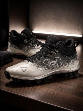 EUC Under Armour Boys Youth Black and White Football Cleats - Size 2Y